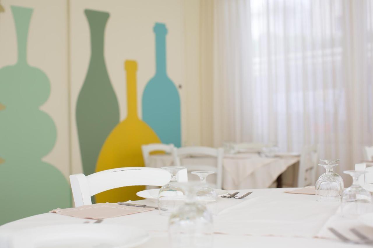 Hotel Trieste Cesenatico Buitenkant foto