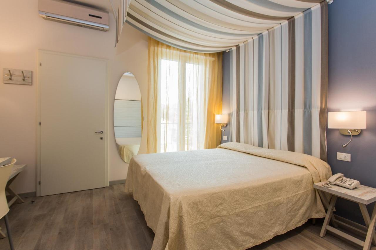 Hotel Trieste Cesenatico Buitenkant foto