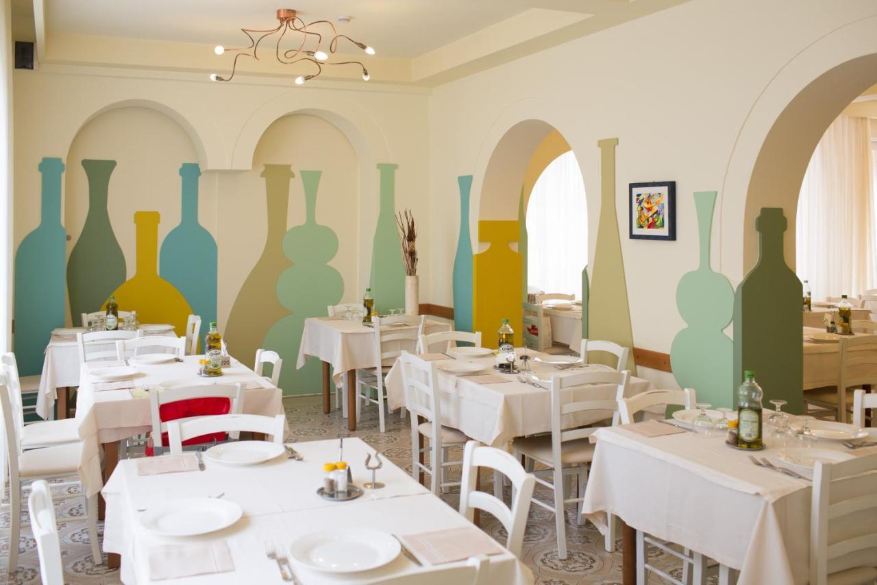 Hotel Trieste Cesenatico Buitenkant foto