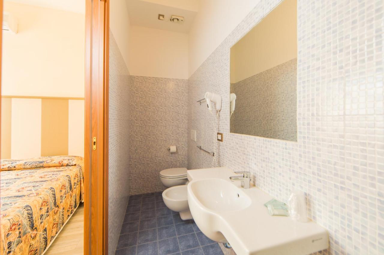 Hotel Trieste Cesenatico Kamer foto