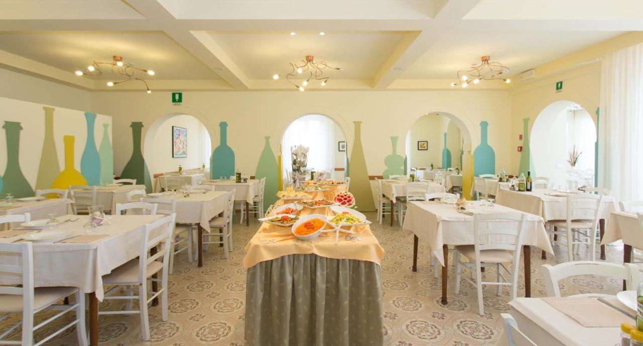 Hotel Trieste Cesenatico Buitenkant foto