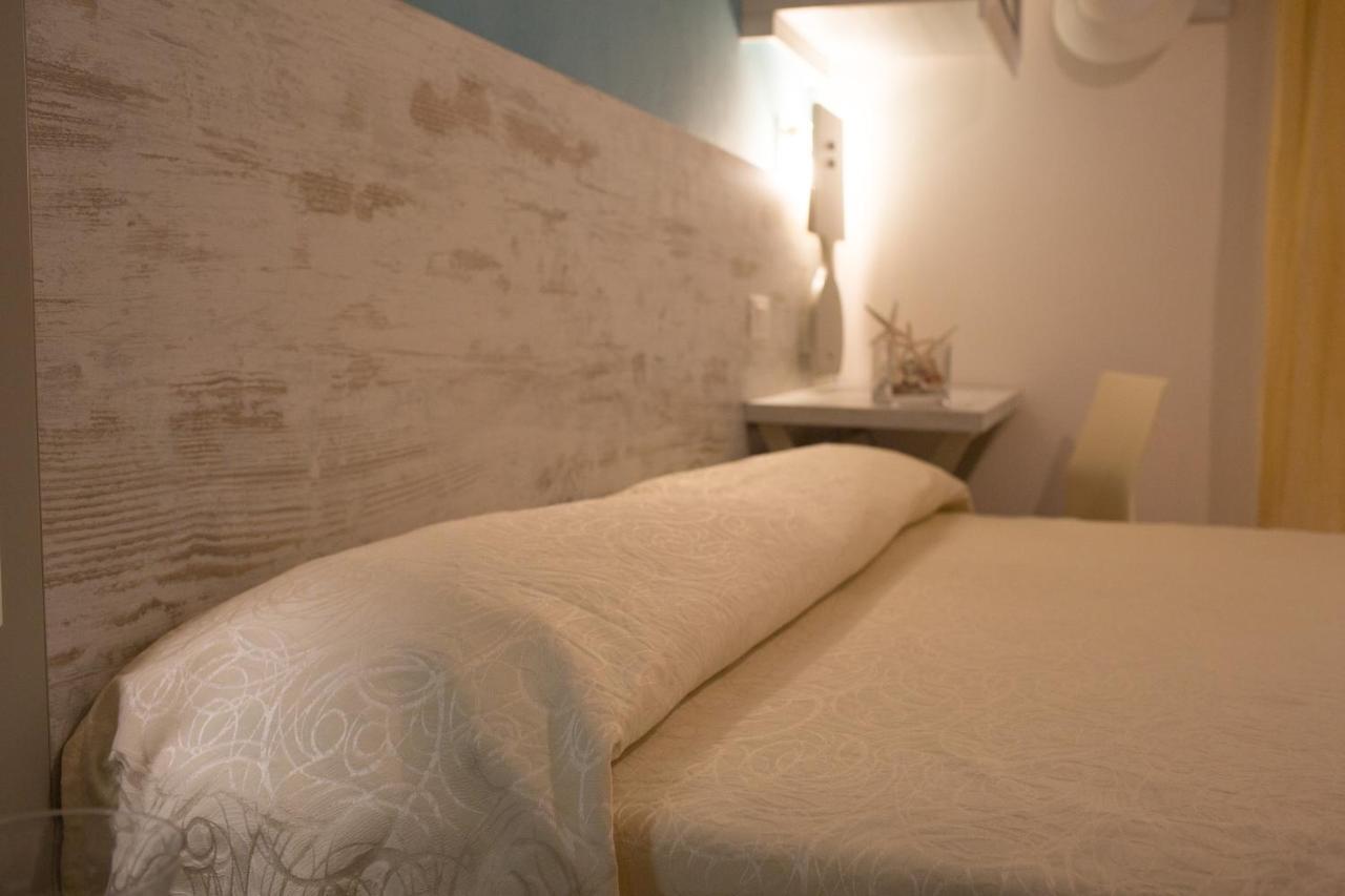 Hotel Trieste Cesenatico Buitenkant foto